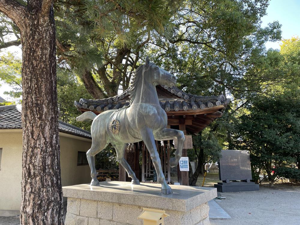 丹波橋〜伏見桃山城〜藤森神社〜伏見稲荷、秋晴れの京都をひっそり巡るの写真5
