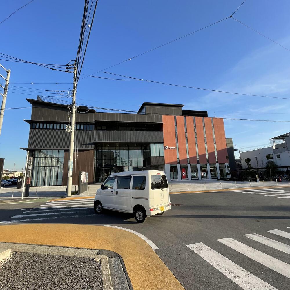 小江戸佐原の川岸の街並みと雄大な利根川河川敷の写真3