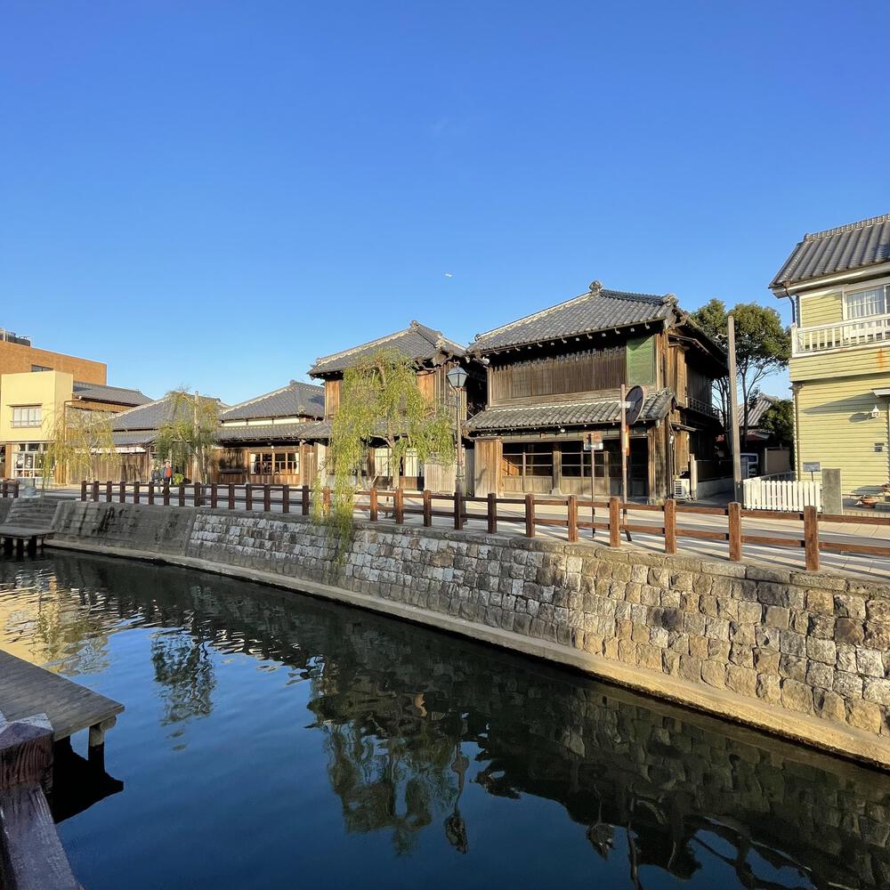 小江戸佐原の川岸の街並みと雄大な利根川河川敷の写真7