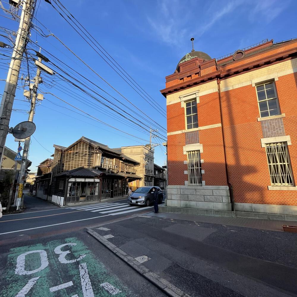 小江戸佐原の川岸の街並みと雄大な利根川河川敷の写真17