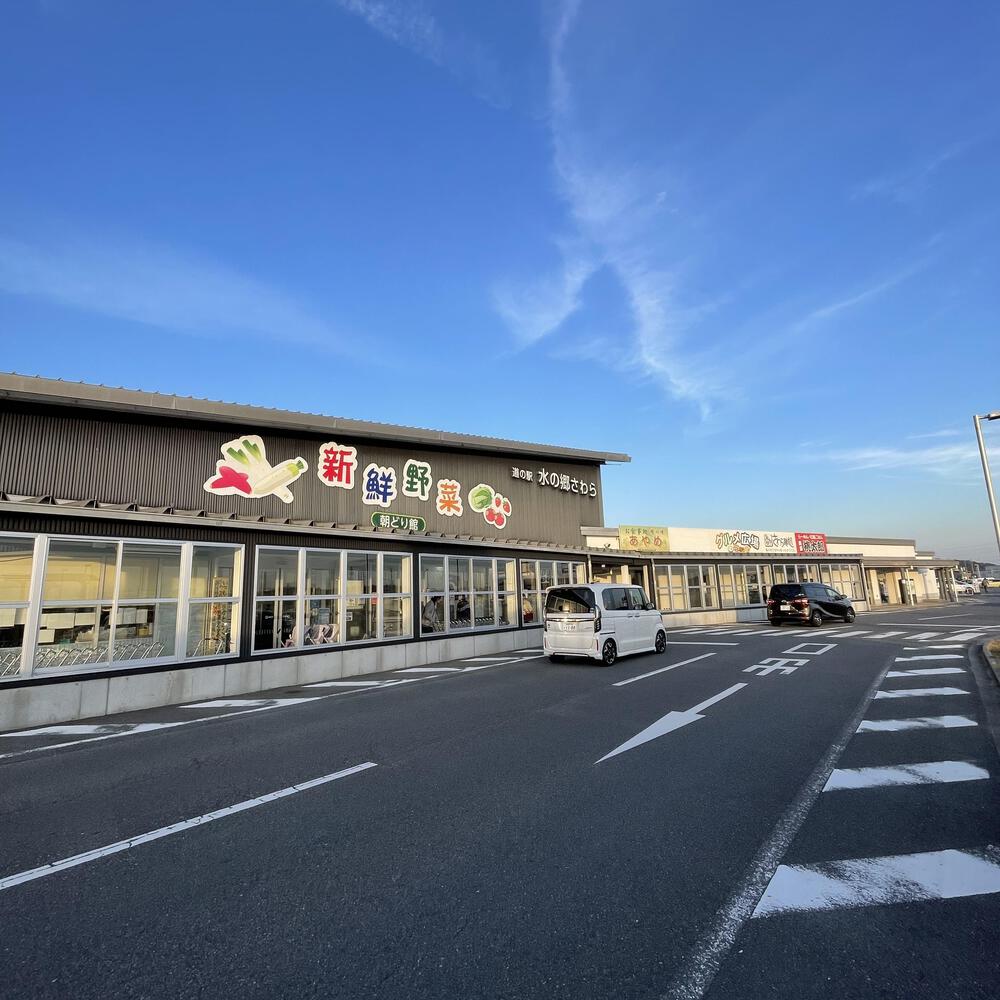 小江戸佐原の川岸の街並みと雄大な利根川河川敷の写真25