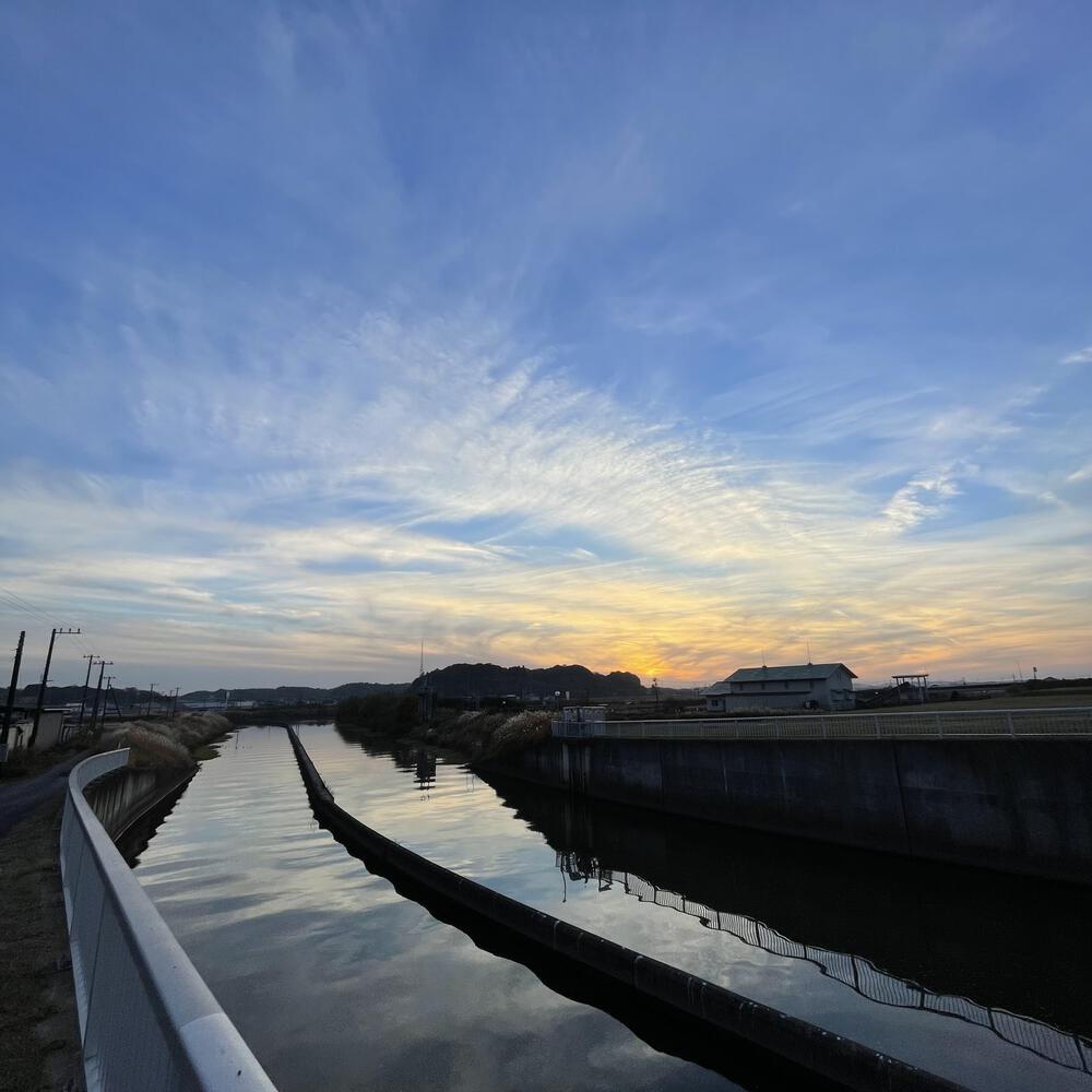 小江戸佐原の川岸の街並みと雄大な利根川河川敷の写真42