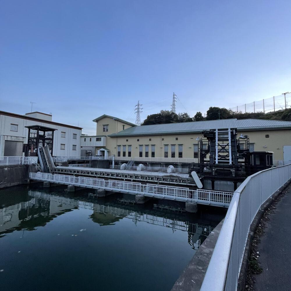 小江戸佐原の川岸の街並みと雄大な利根川河川敷の写真48