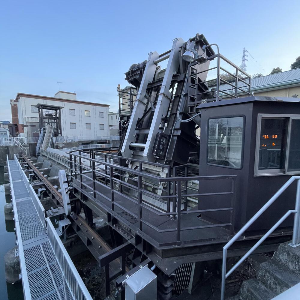 小江戸佐原の川岸の街並みと雄大な利根川河川敷の写真49