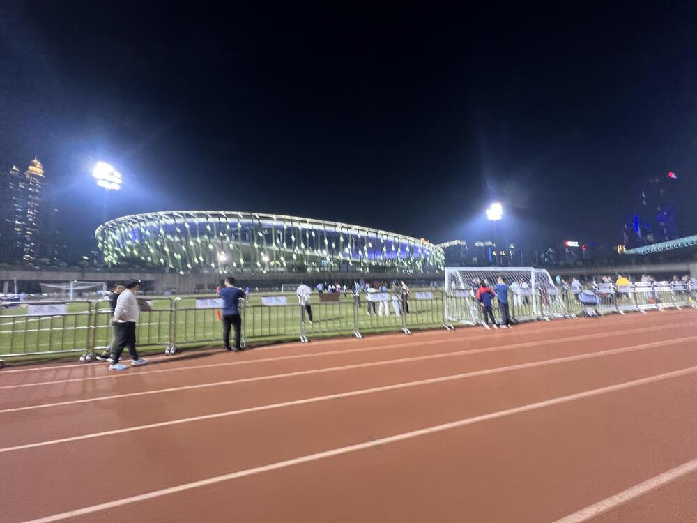 宝安体育場のサブトラックの写真3