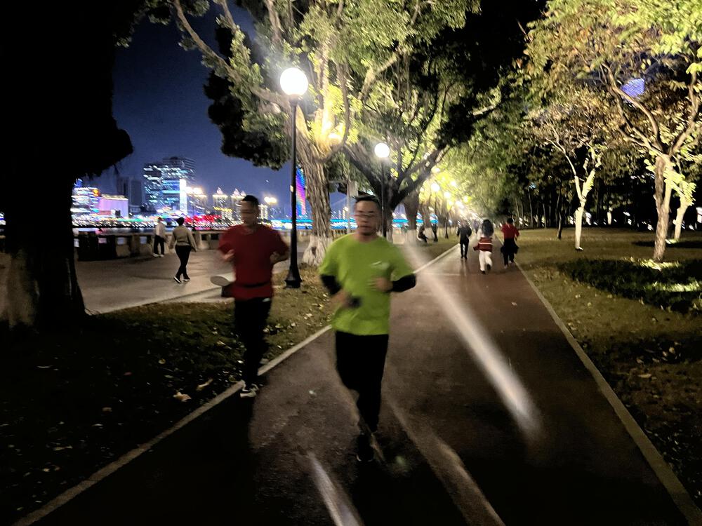 非常に綺麗な広州リバーサイドナイトランコースの写真5