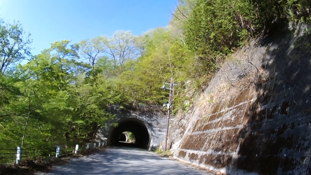 栃木県、日光国立公園鄙びた温泉街「川治温泉」～奇岩石の峡谷「龍王峡」遊歩道をランニングの写真6
