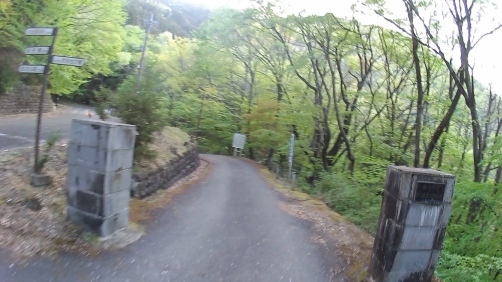 栃木県、日光国立公園鄙びた温泉街「川治温泉」～奇岩石の峡谷「龍王峡」遊歩道をランニングの写真8