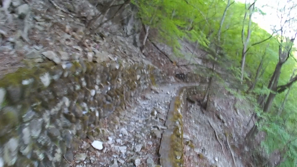 栃木県、日光国立公園鄙びた温泉街「川治温泉」～奇岩石の峡谷「龍王峡」遊歩道をランニングの写真10