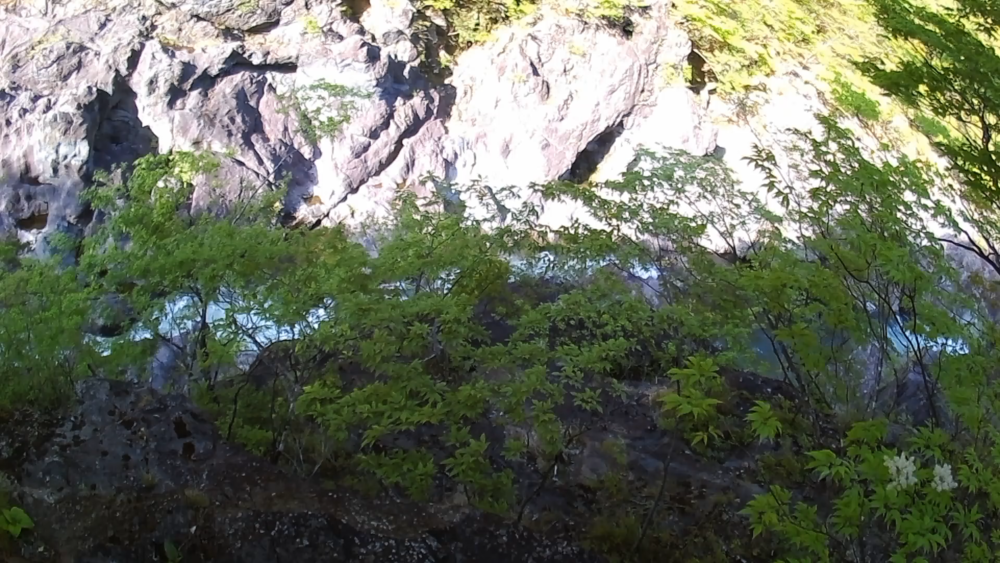 栃木県、日光国立公園鄙びた温泉街「川治温泉」～奇岩石の峡谷「龍王峡」遊歩道をランニングの写真12