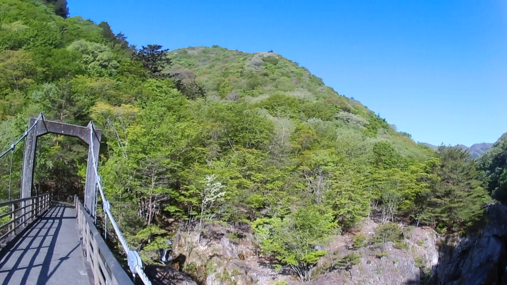 栃木県、日光国立公園鄙びた温泉街「川治温泉」～奇岩石の峡谷「龍王峡」遊歩道をランニングの写真14