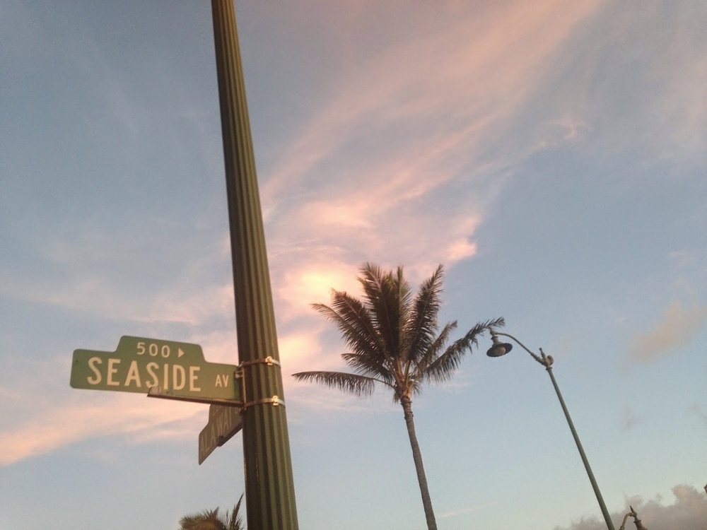 朝焼けのアラワイ運河からの定番ワイキキビーチ！の写真3