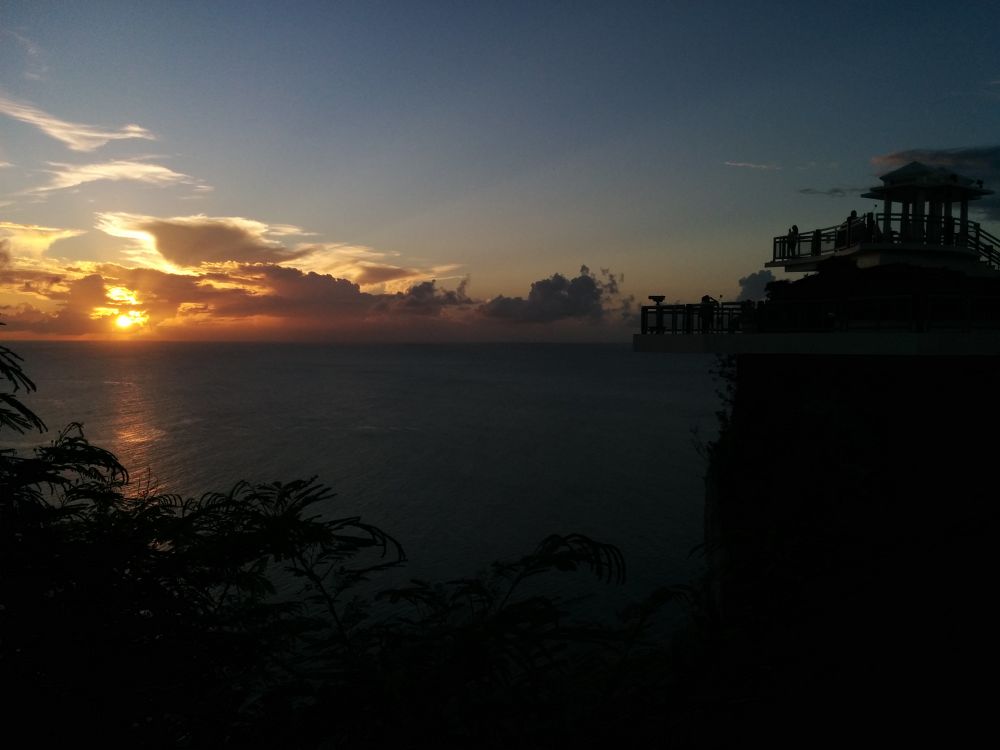 グアム・恋人岬へ向かう道の写真12