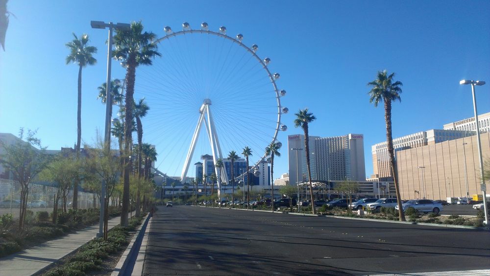 世界最大の観覧車・ハイローラーを眺める。の写真3