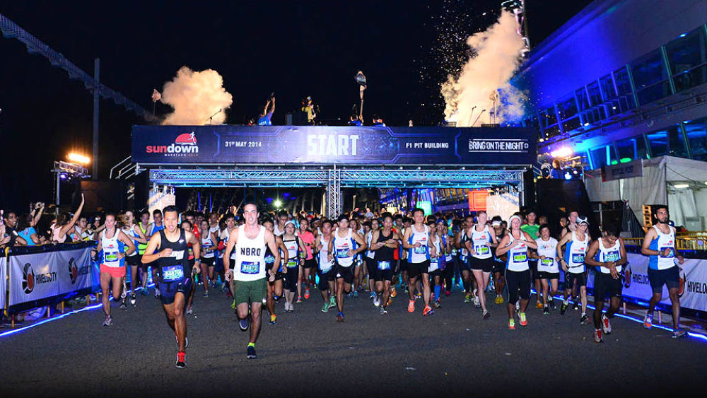 F1シンガポールグランプリのコースを走るの写真8