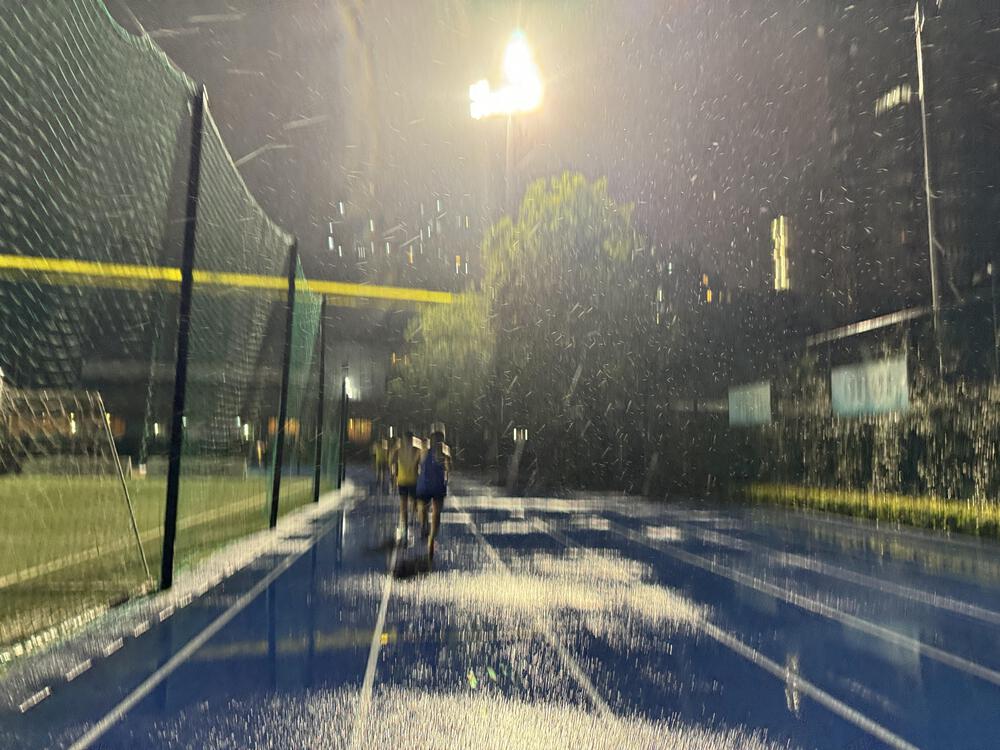 上海廬湾スポーツセンターのブルートラックの写真5