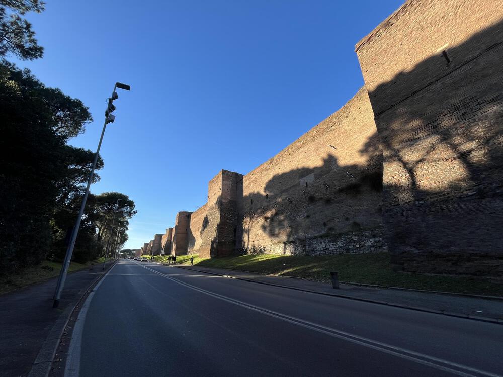 イタリア、アッピア旧街道の石畳でローマ入場までの写真10
