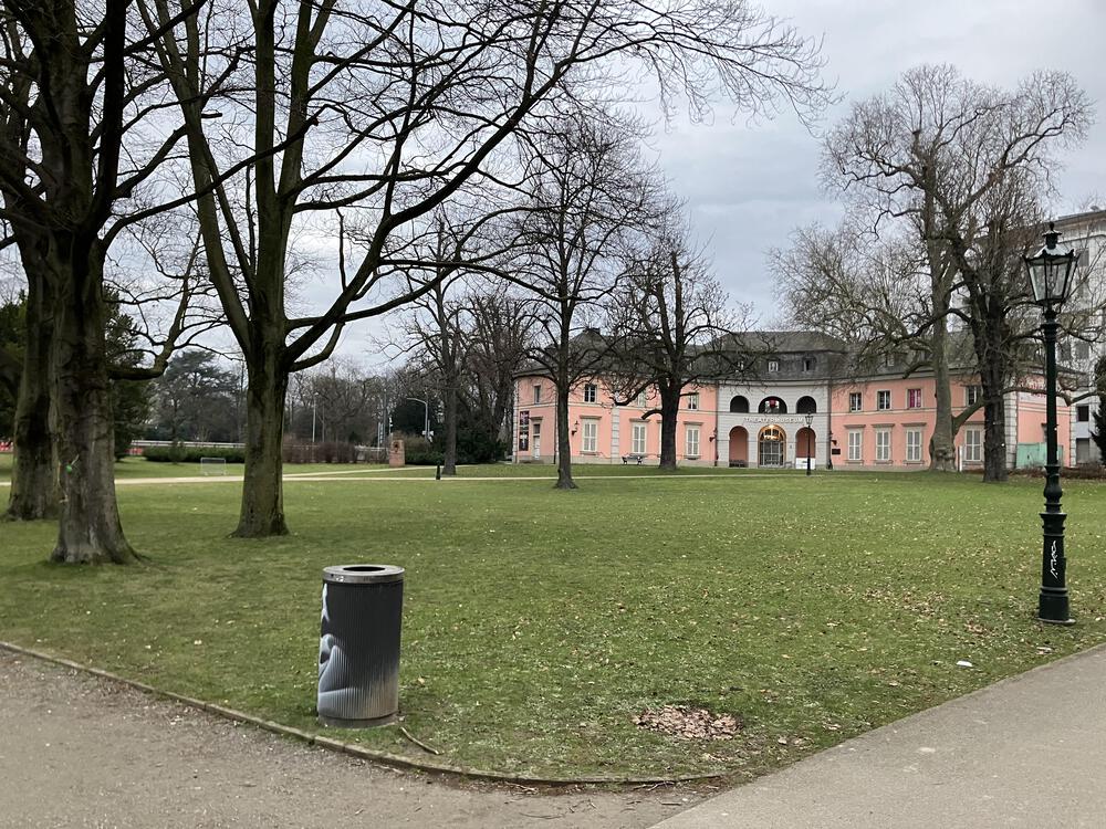 デュッセルドルフの街並みとライン川沿いを走るコースの写真5