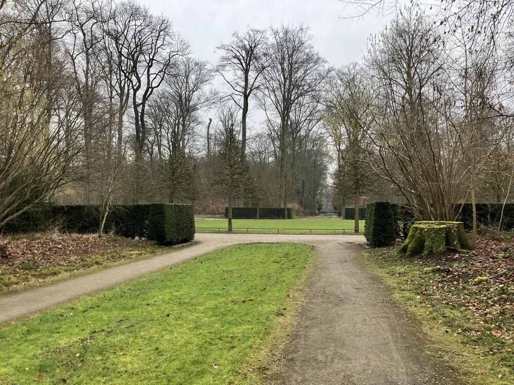 デュッセルドルフ　ベンラート城から市街地への写真3