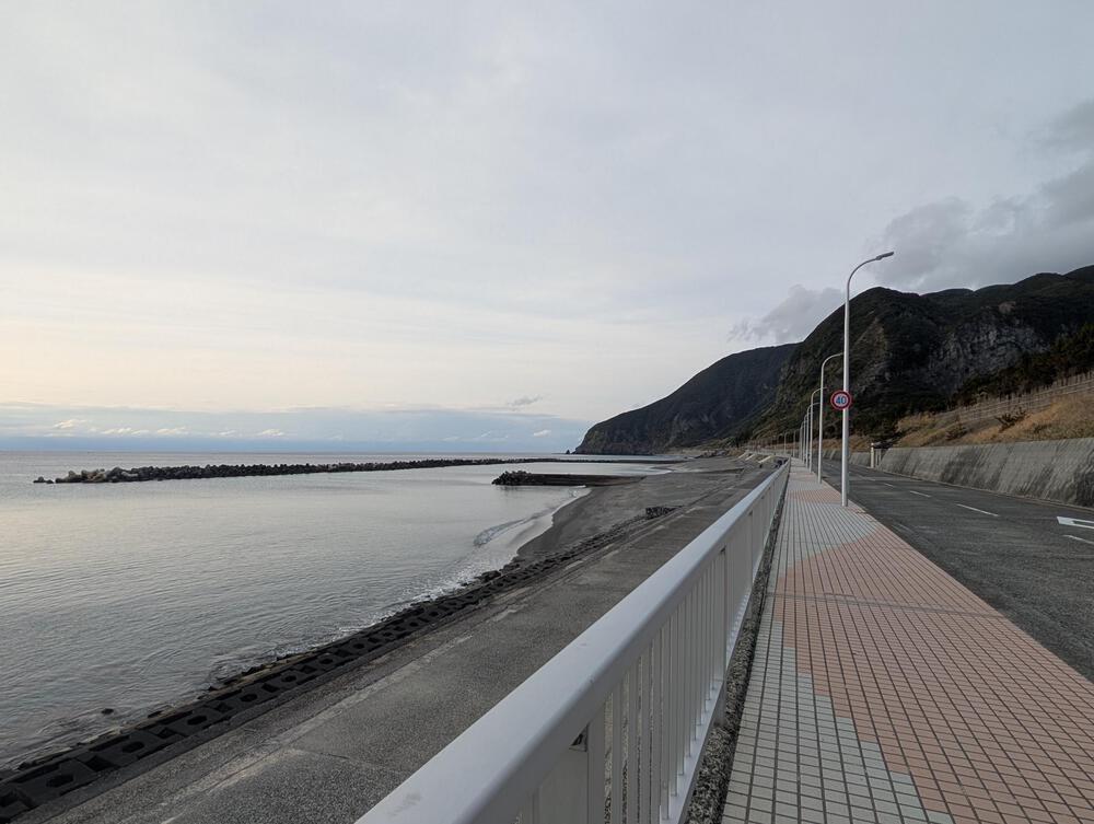 露天温泉と夕陽を楽しむ！新島・海岸線ランニングコースの写真8