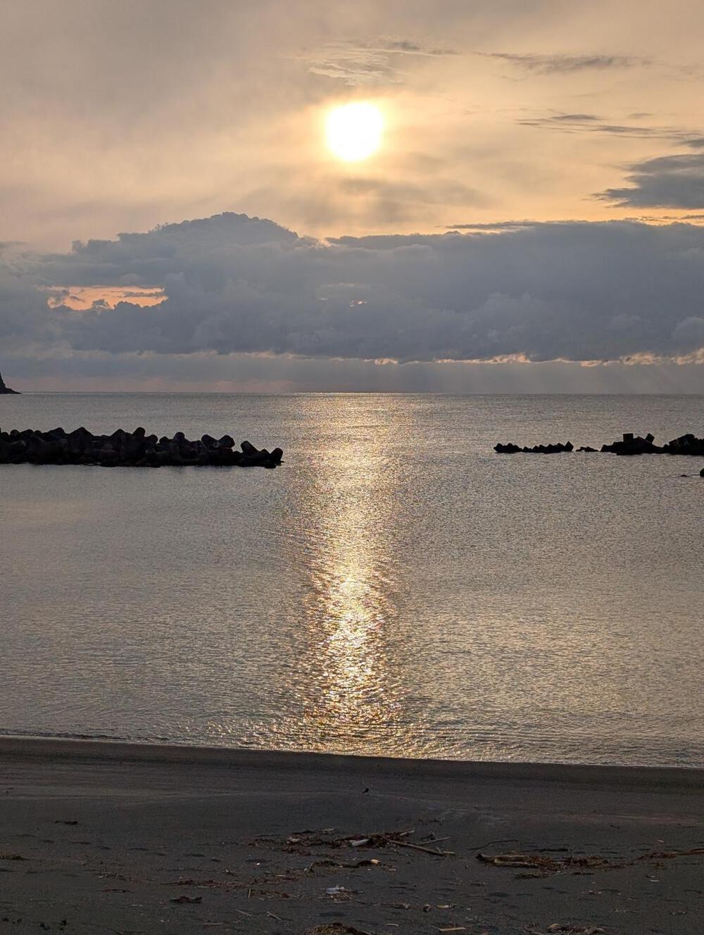 露天温泉と夕陽を楽しむ！新島・海岸線ランニングコースの写真11