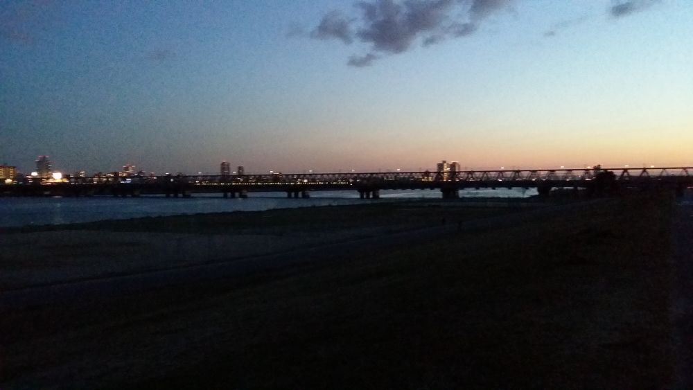 淀川から見る梅田の夕暮れ絶景ランの写真3