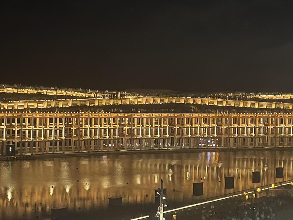 関西万博大屋根リング上と下の写真3