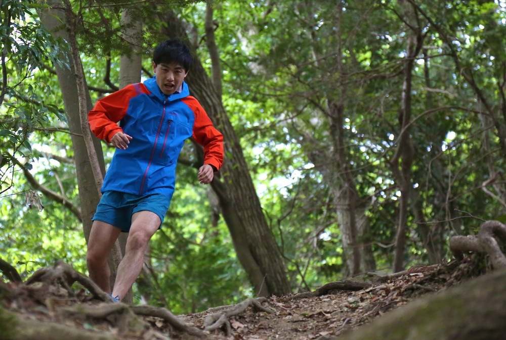 草戸山で城山湖を眺めて、帰る。の写真3