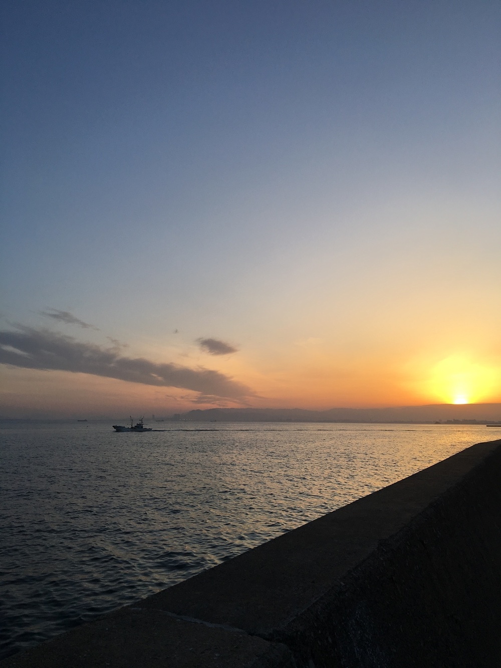 朝焼けの博多湾海岸沿いコースの写真5