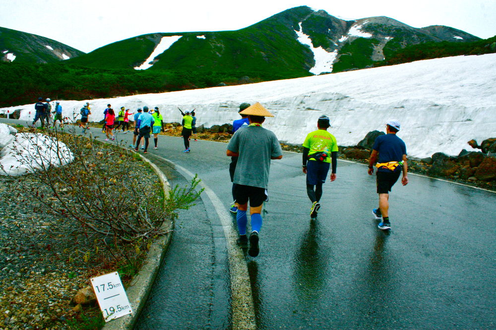 大雪渓！！乗鞍天空マラソンコース30kmの写真6