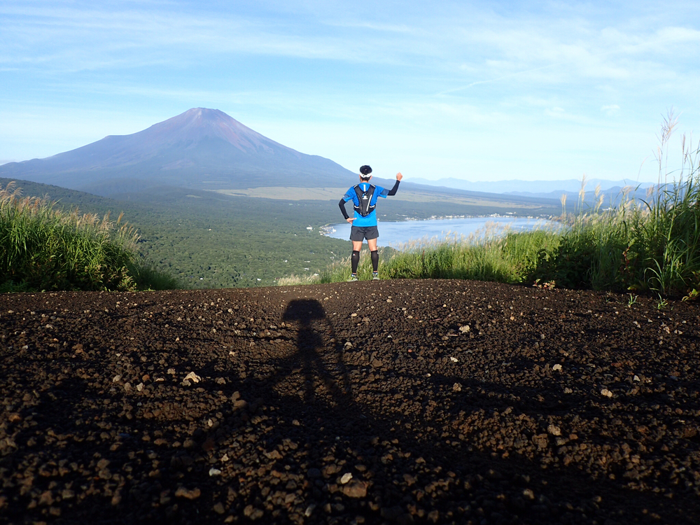 早朝の山中湖から明神山の絶景トレイルの写真6
