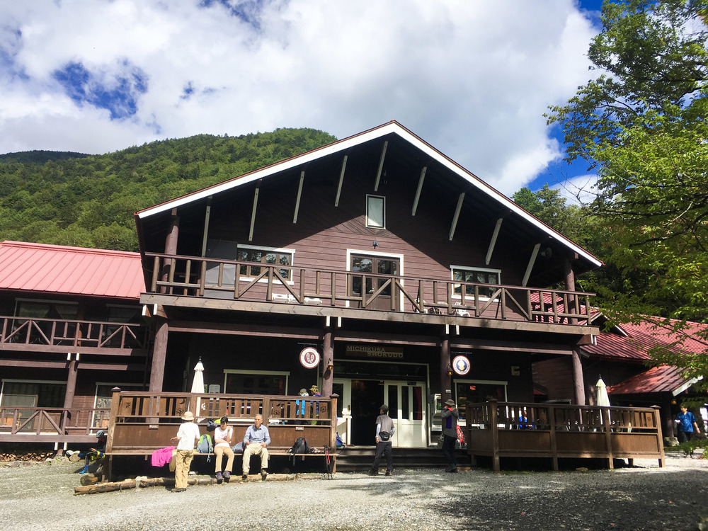 おしゃれ山荘の手作りプリンを目指す　上高地クロカンジョグの写真4
