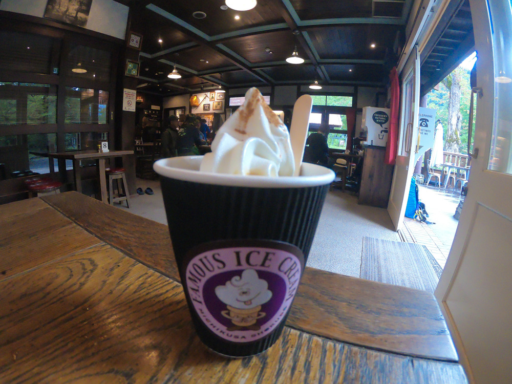 おしゃれ山荘の手作りプリンを目指す　上高地クロカンジョグの写真6