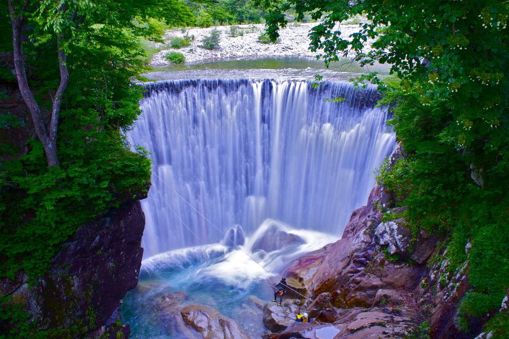 秘境！日本一のモグラ駅土合駅と湯吹きの滝の写真3
