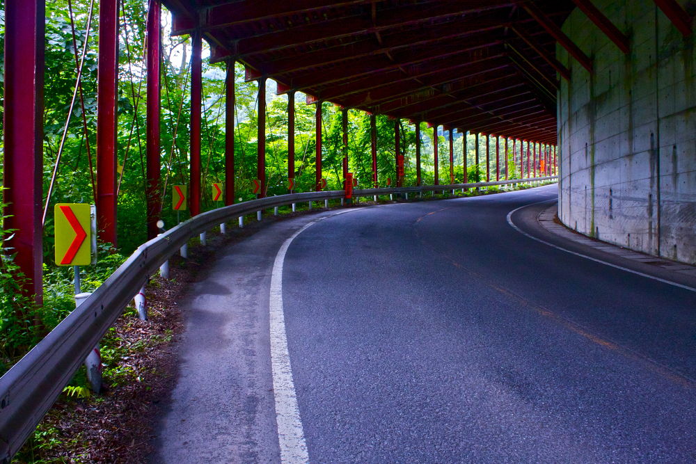 秘境！日本一のモグラ駅土合駅と湯吹きの滝の写真4