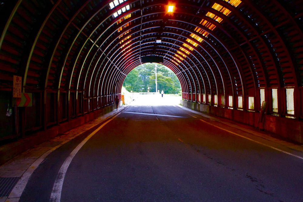 秘境！日本一のモグラ駅土合駅と湯吹きの滝の写真5