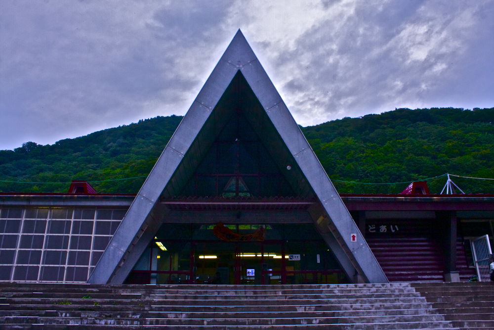 秘境！日本一のモグラ駅土合駅と湯吹きの滝の写真6