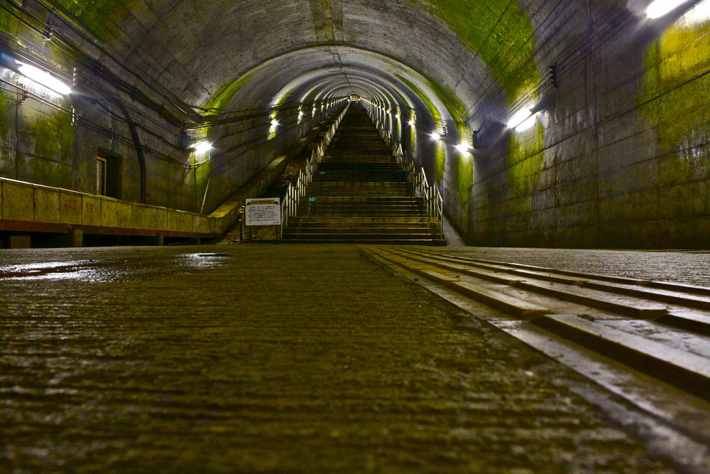 秘境！日本一のモグラ駅土合駅と湯吹きの滝の写真9