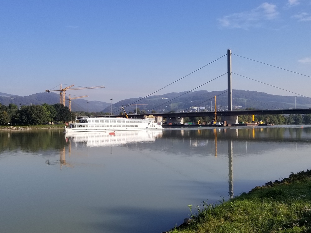 ドナウ川沿いに開けたリンツの街の写真3