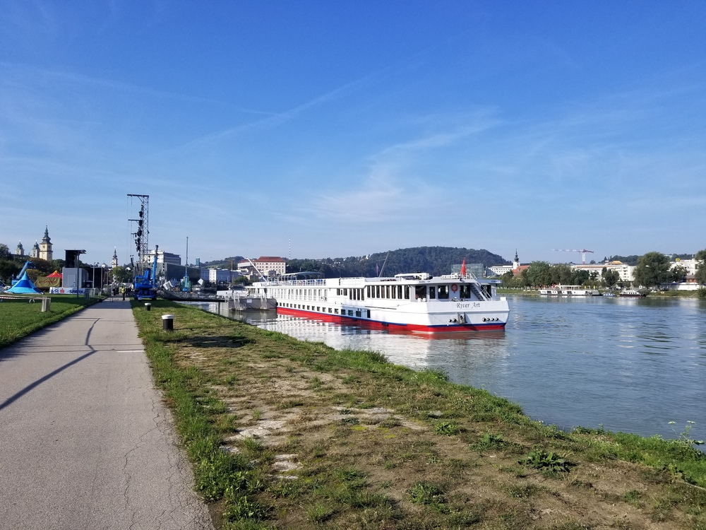ドナウ川沿いに開けたリンツの街の写真5