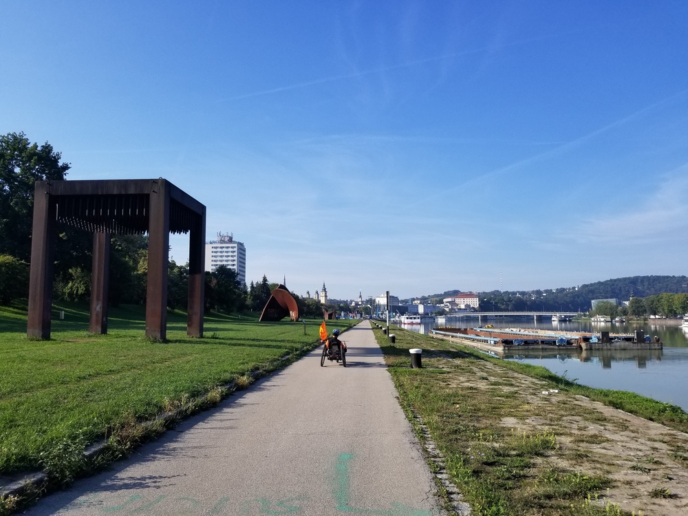 ドナウ川沿いに開けたリンツの街の写真6