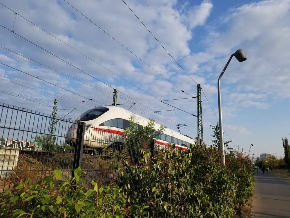 ベルリンの鉄道操車場跡地の公園を行くの写真11