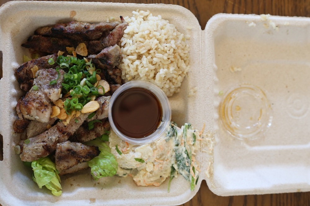 カピオラニ公園で走ると見せかけて「パイオニアサルーン」への写真3