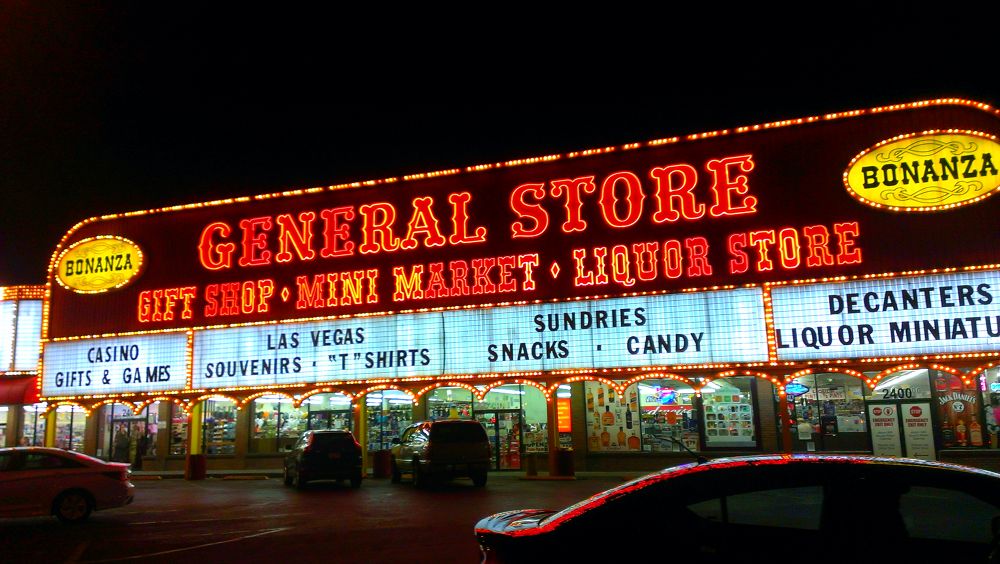 ストラトスフィアタワーへ向かう道の写真3