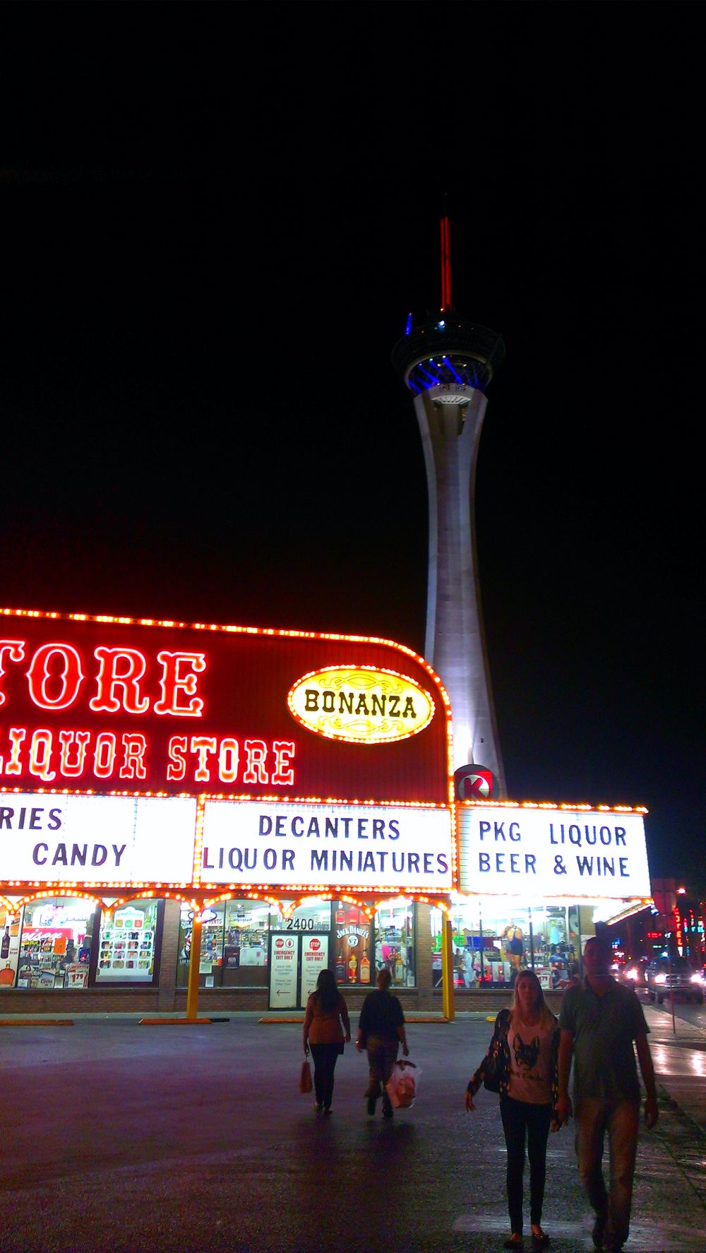 ストラトスフィアタワーへ向かう道の写真4