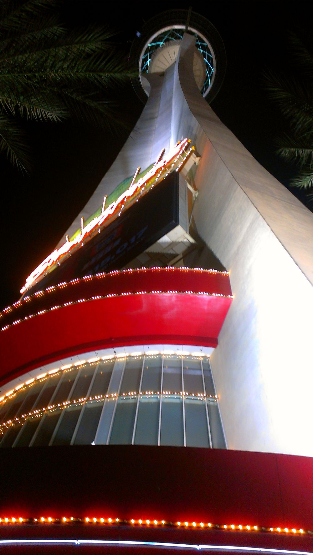 ストラトスフィアタワーへ向かう道の写真8