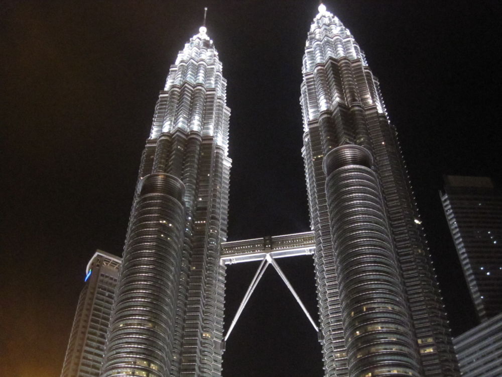 ペトロナスツインタワーへ向かう道の写真5