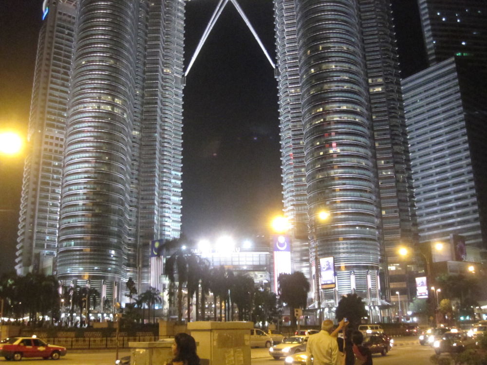 ペトロナスツインタワーへ向かう道の写真6