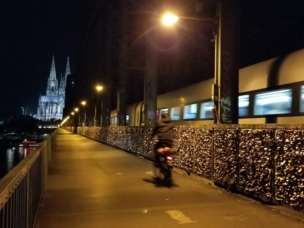 ドイツ・ライン川からケルン大聖堂のライトアップを楽しむの写真4