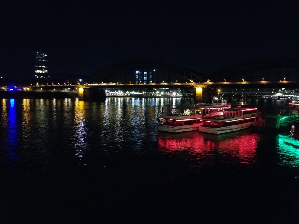 ドイツ・ライン川からケルン大聖堂のライトアップを楽しむの写真7